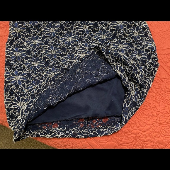 Connected Embellished Lace Sheath Dress - Picture 5 of 8